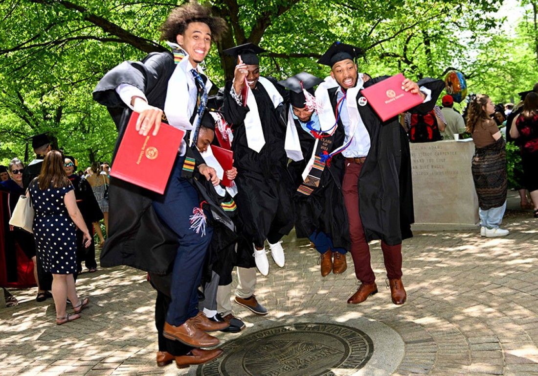 Wittenberg Graduates Stomp The Seal