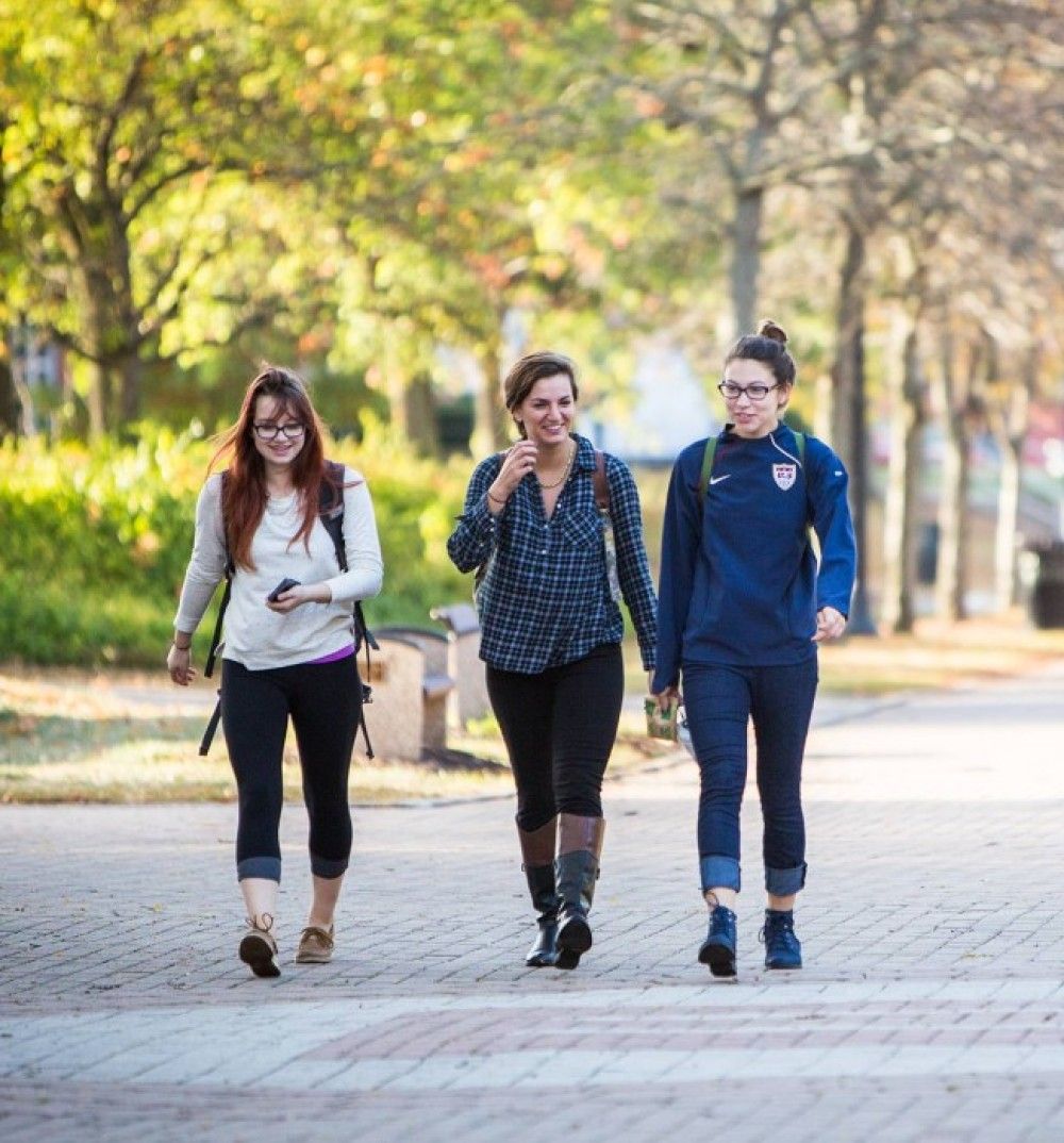 Students on Alumni Way