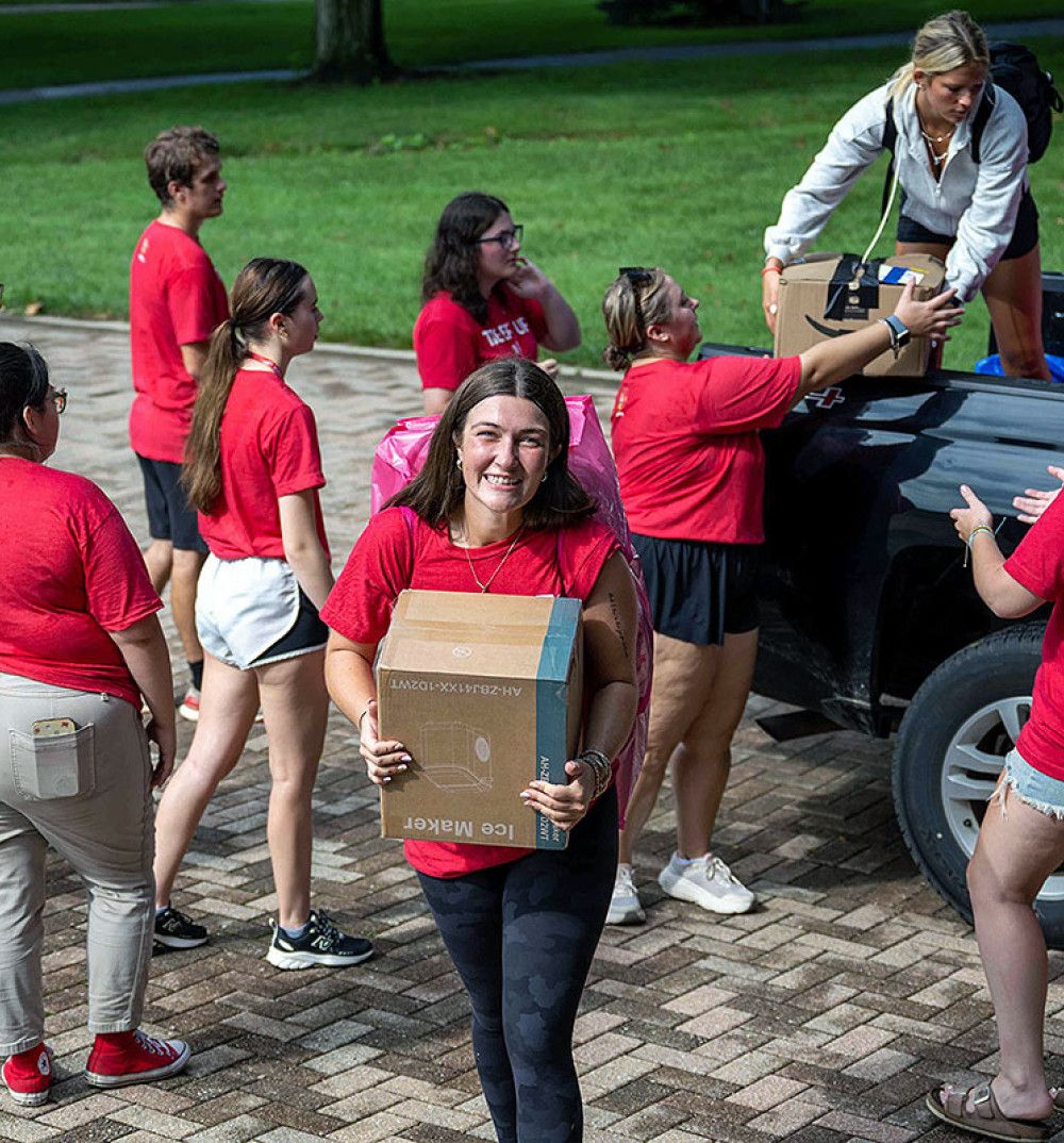 Wittenberg University Students Unpacking Cars