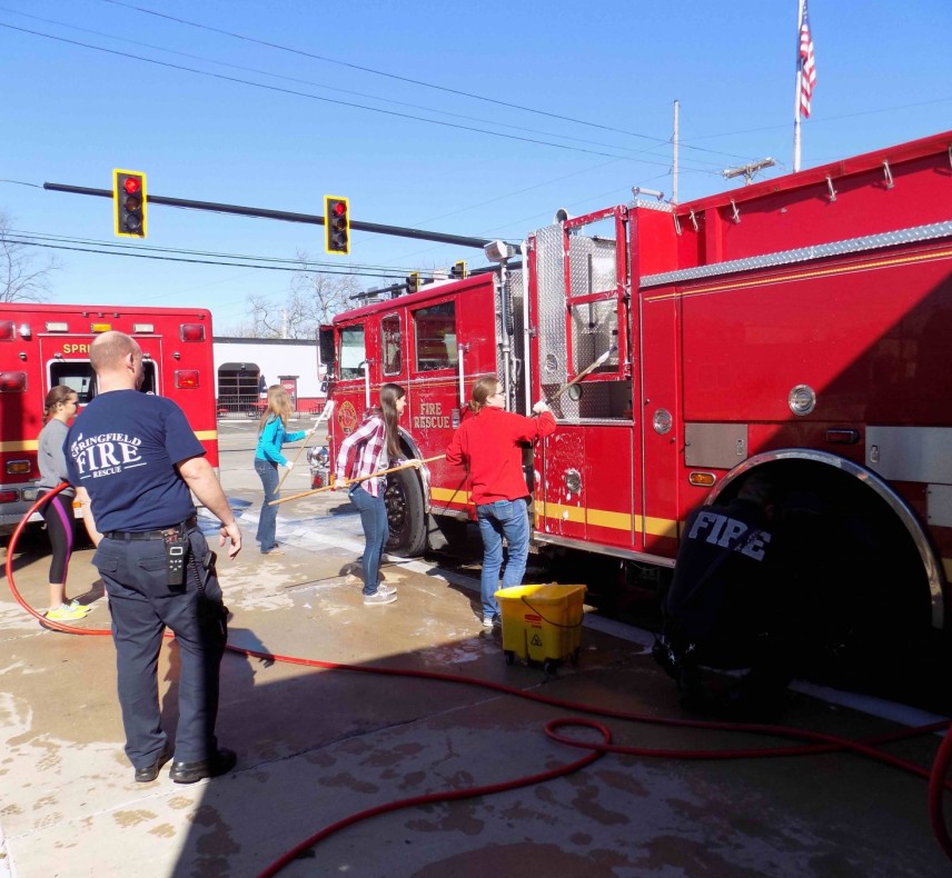 Students washing a firetruck