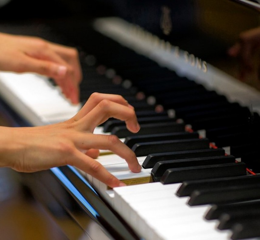 Fingers on a piano 