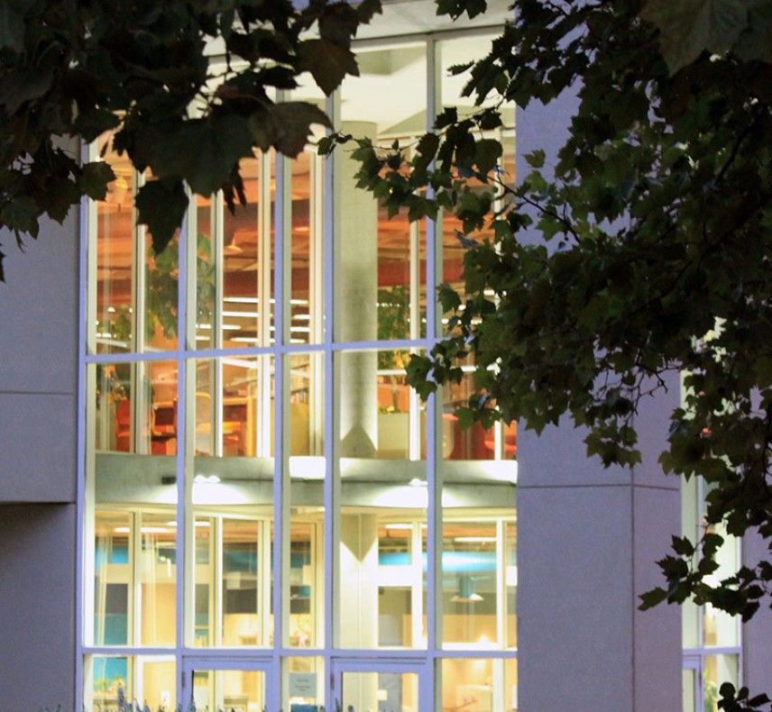 Thomas Library Entrance