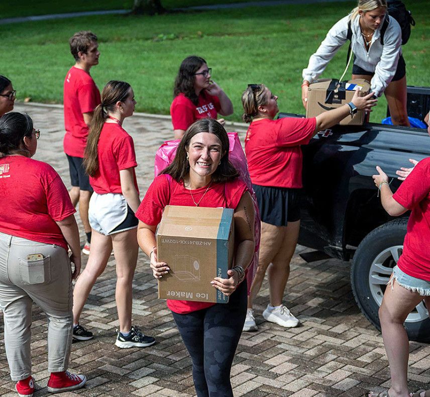 Wittenberg University Students Unpacking Cars