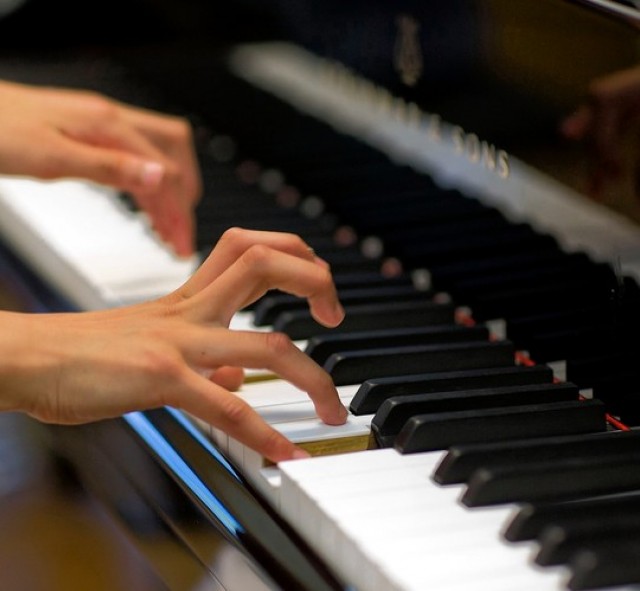 Fingers on a piano 