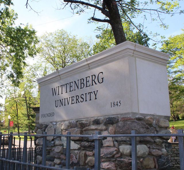Wittenberg University Welcome Monolith