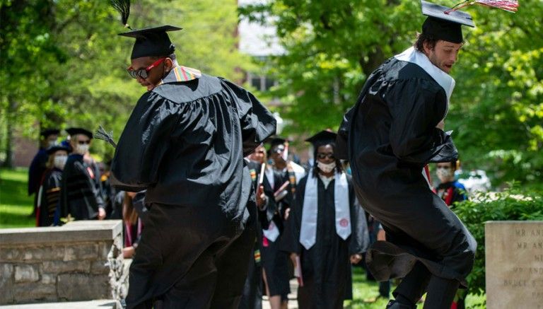 Wittenberg Graduates Stomp The Seal