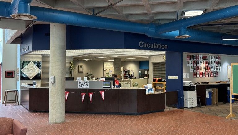 Thomas Library Circulation Desk