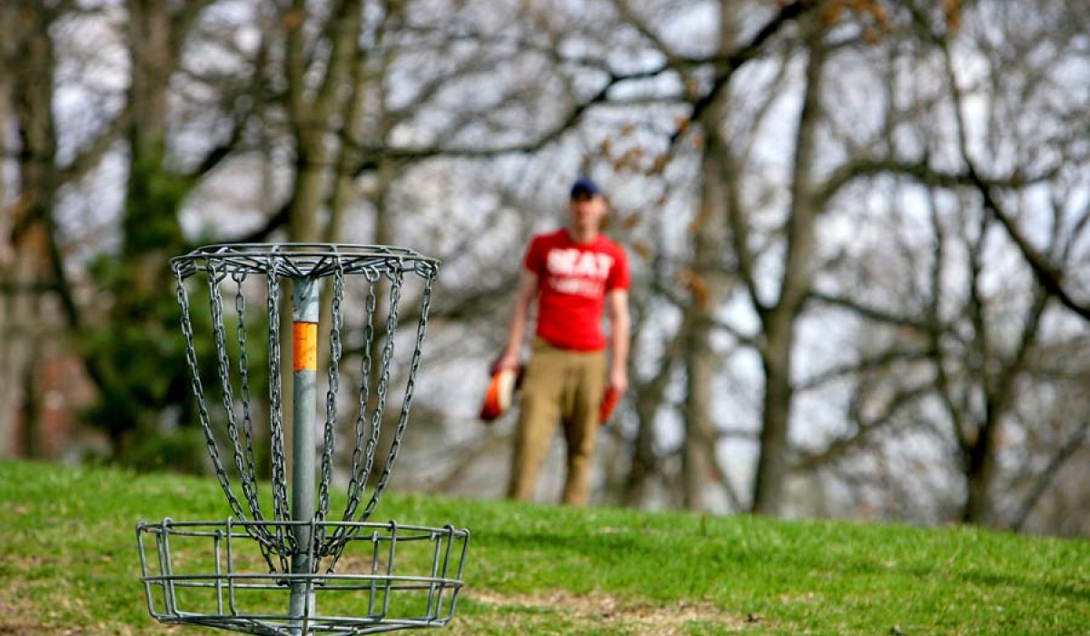 Student playing disc golf