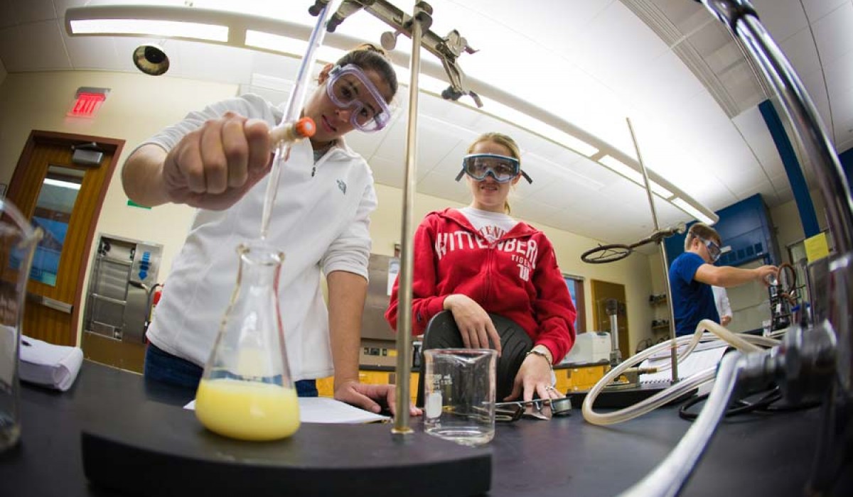 Barbara Deer Kuss Science Center Students in Lab