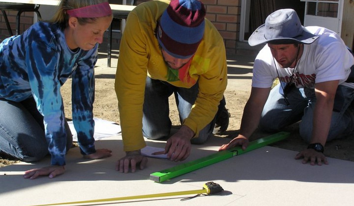 Students Measuring