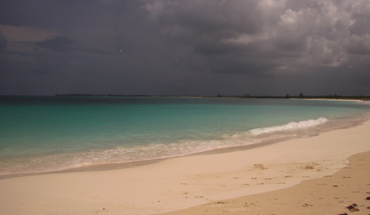 storm cloud bahamas 2010