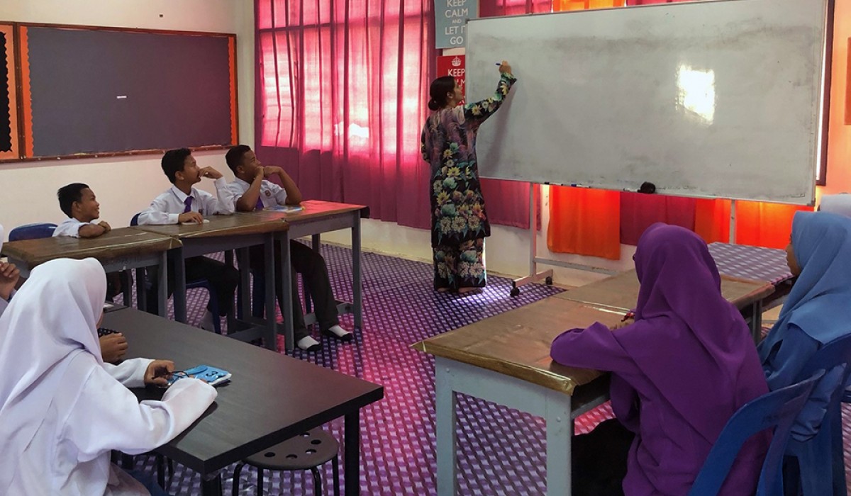 Maria Symons teaching students in Malaysia