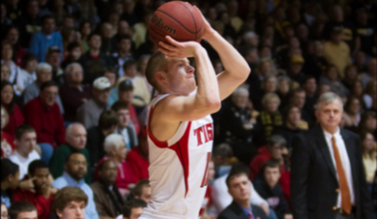 Chris Sullivan playing for Wittenberg