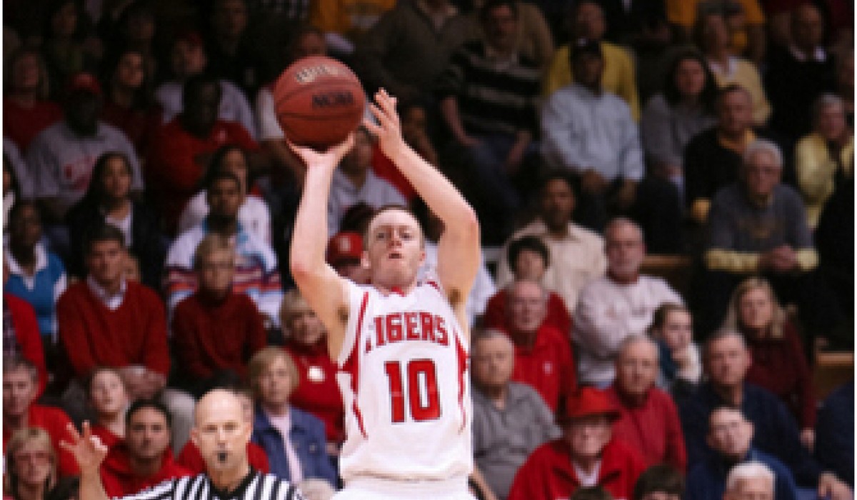 Chris Sullivan playing for Wittenberg