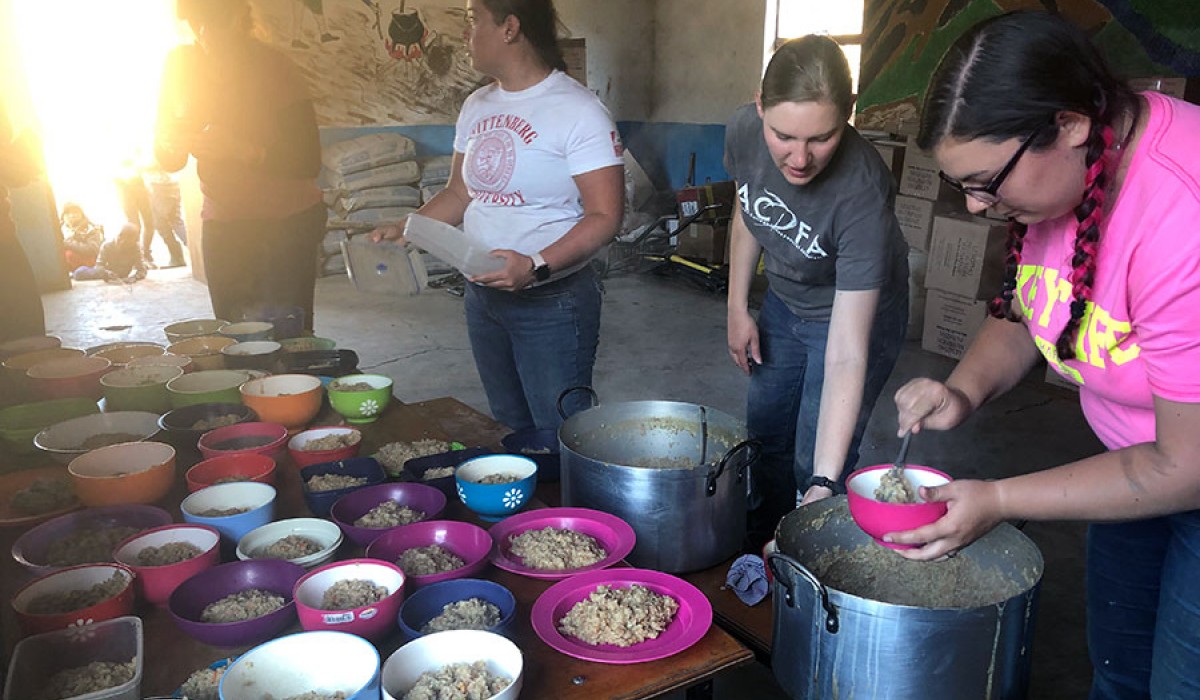 Destiny and Rebecca serving LNI meals