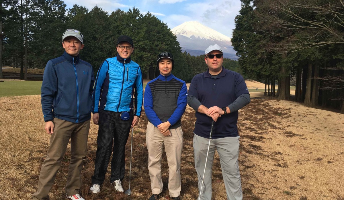 Peter Tyksinski golfing under Mt. Fuji