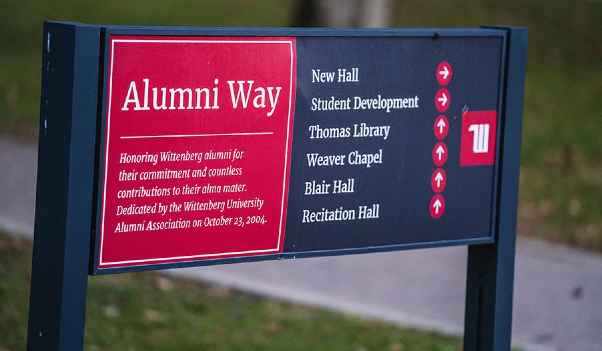 Alumni Way Sign