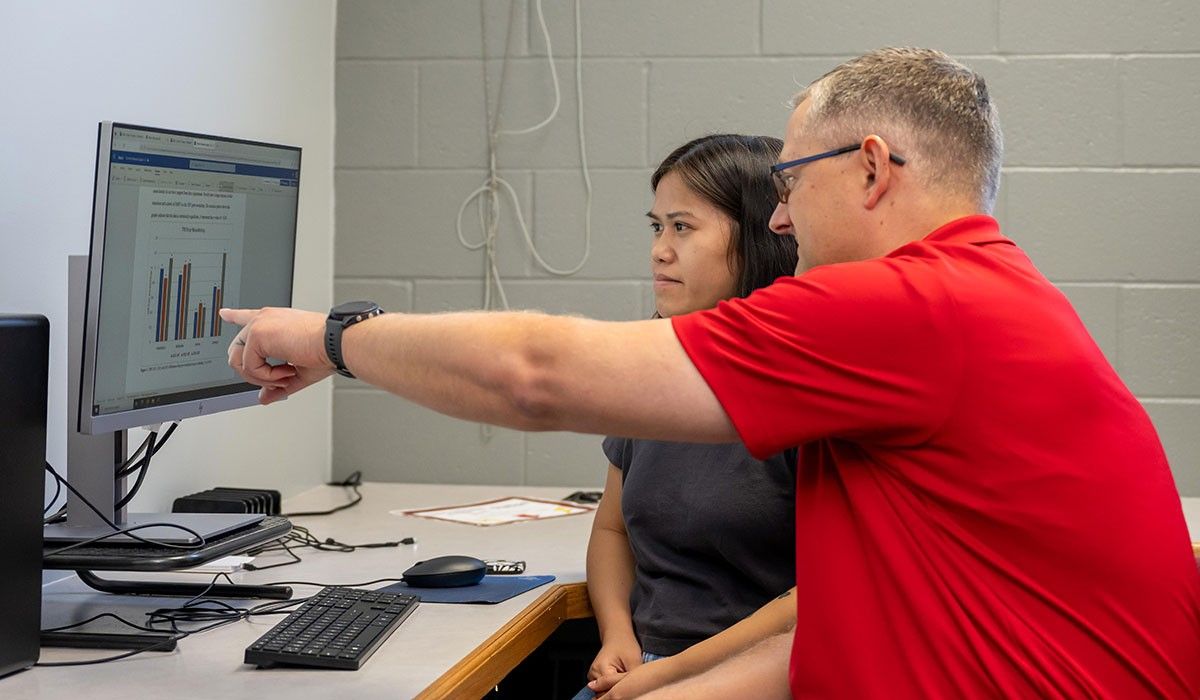 Grace Carter '25 and Professor Justin Houseknecht