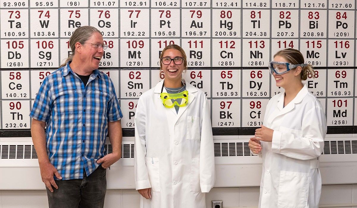 Maddie Pawlak '26 and Victoria Pipinich '25 with Professor Ray Dudek