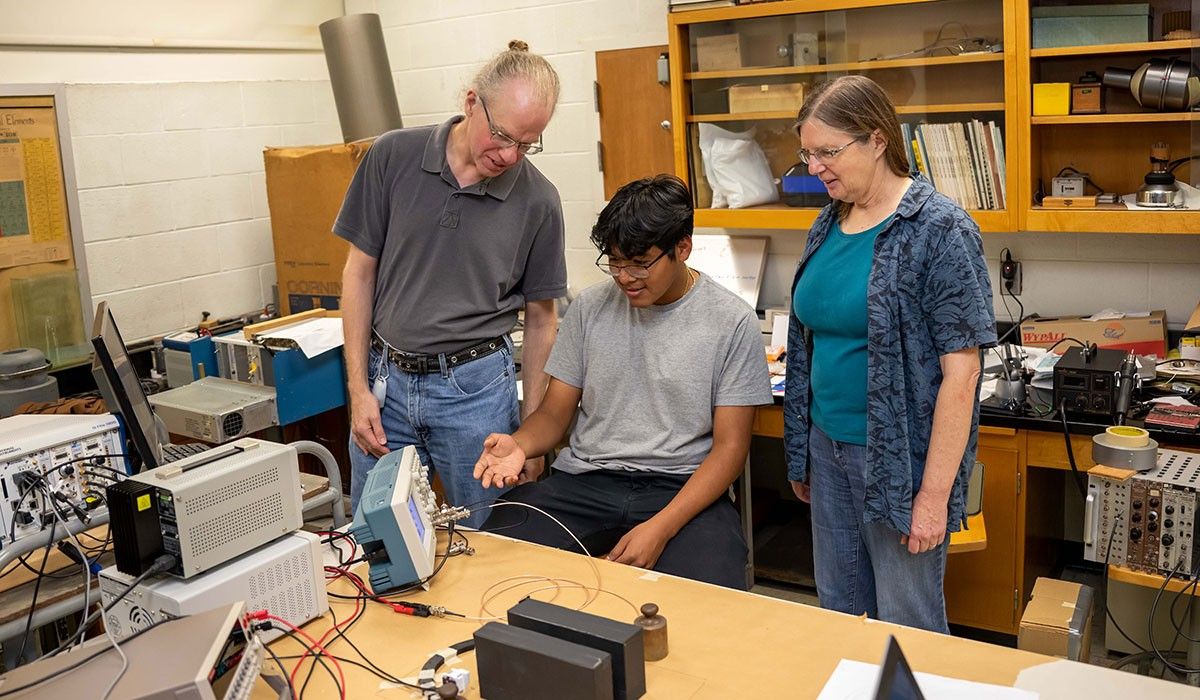 Leonardo Juarez ’26 and Professors of Physics Paul Voytas and Elizabeth George