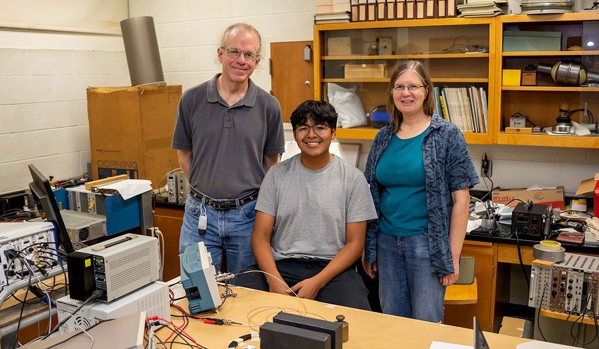 Leonardo Juarez ’26 and Professors of Physics Paul Voytas and Elizabeth George