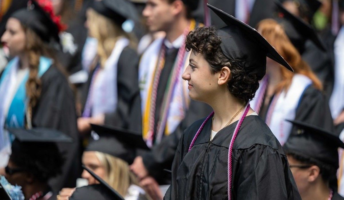 Graduate in Crowd