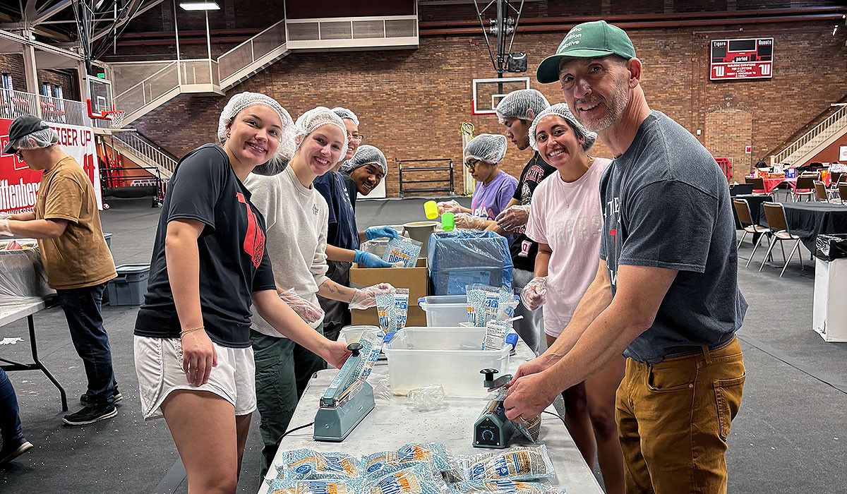 Wittenberg Student LNI Packing Event