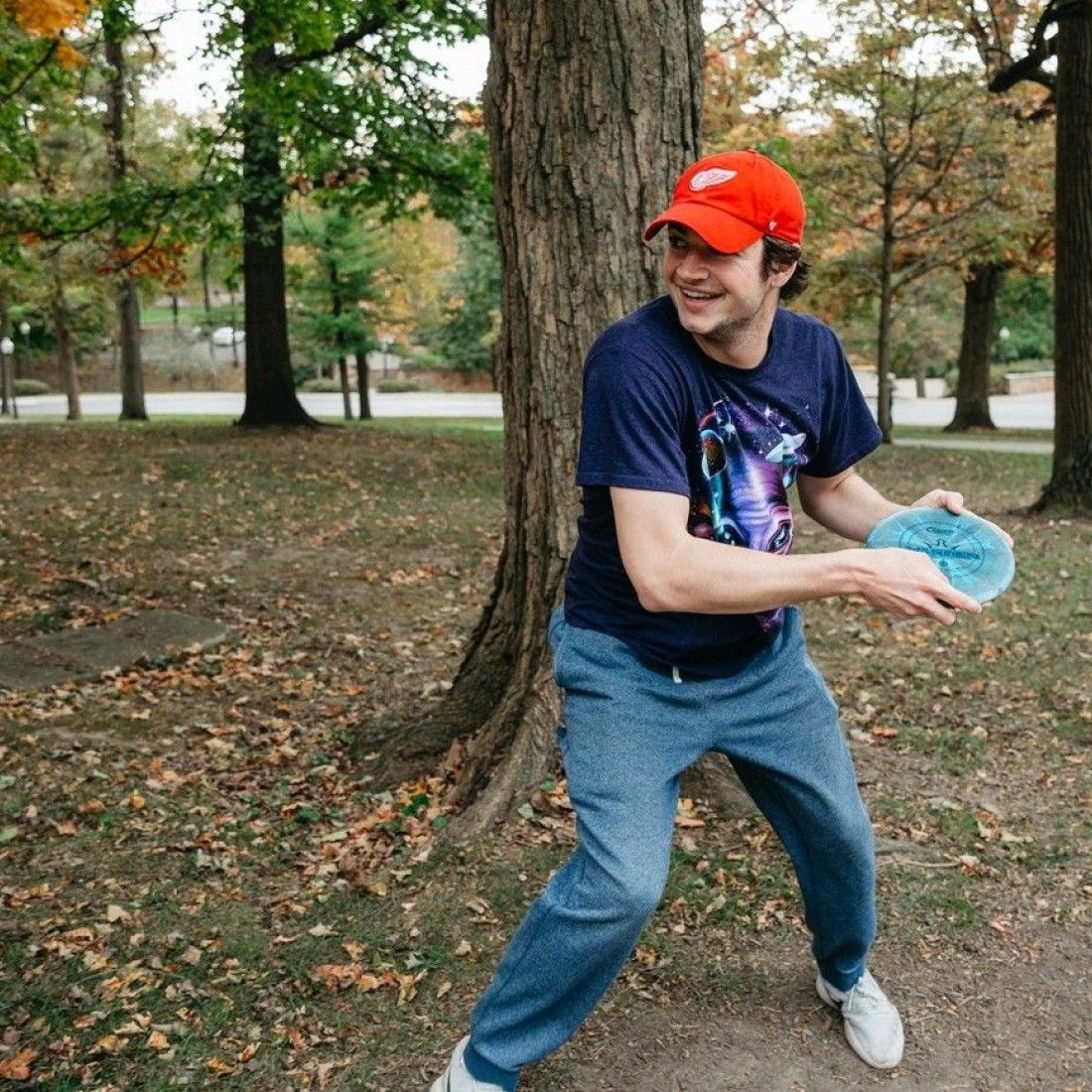 Student playing disc golf on Wittenberg's campus