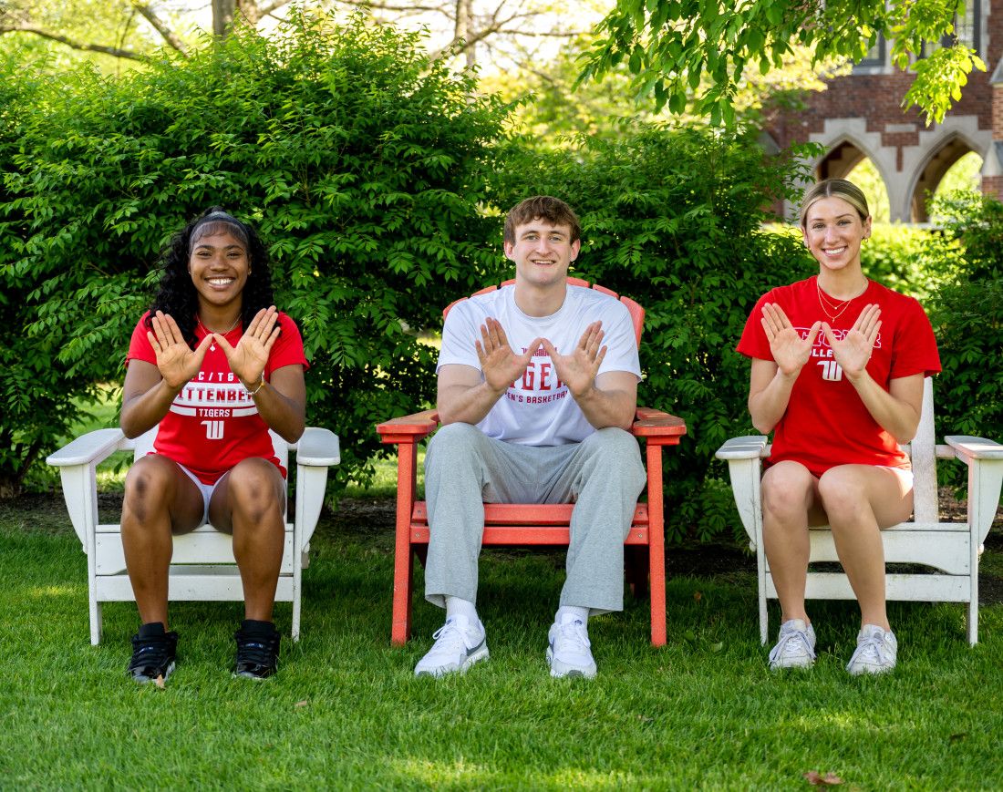 Wittenberg Students on Alumni Way